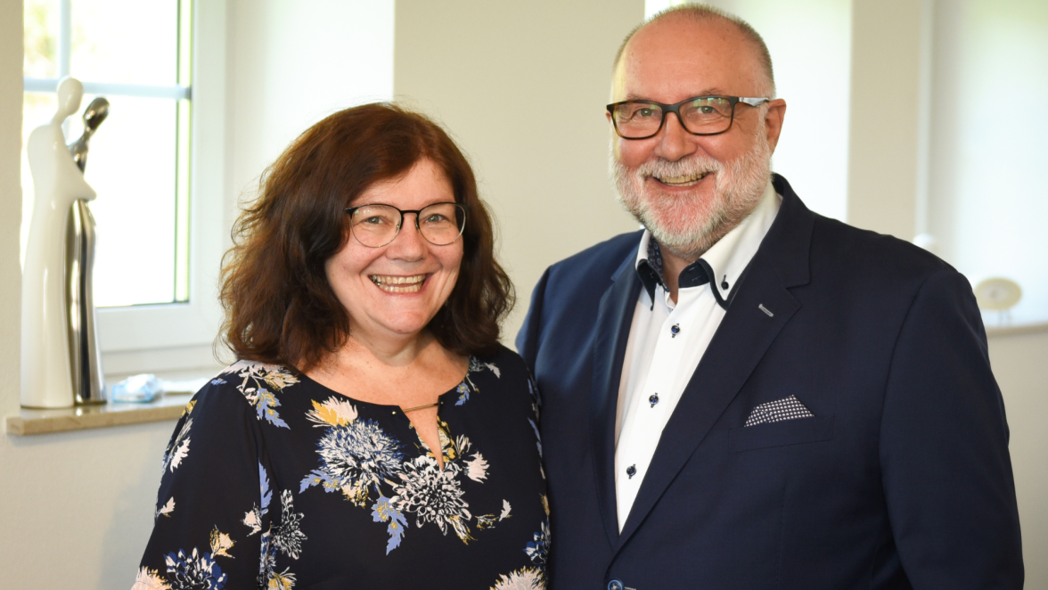 Peter & Gisela Krämer – Ihre Dozenten & Ausbilder für Mediation Peter und Gisela Krämer – Dozenten & Veranstalter der Kompakt-Mediationsausbildung bei PFEOS
